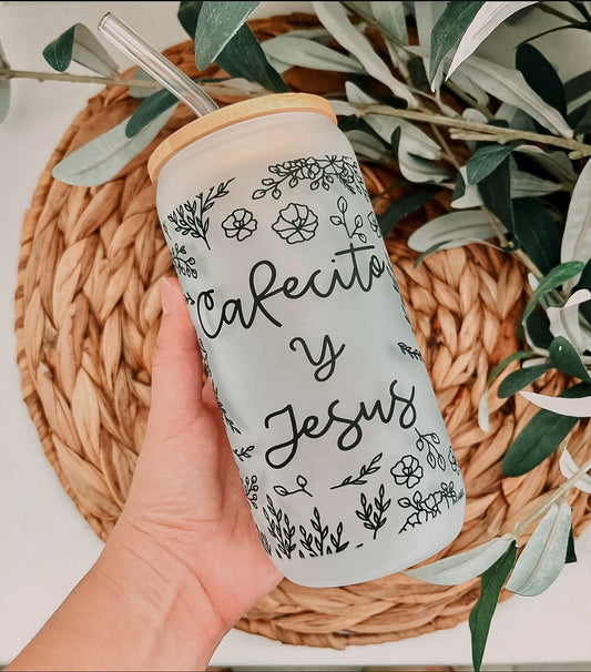 Cafecito Y Jesús frosted Glass Cup