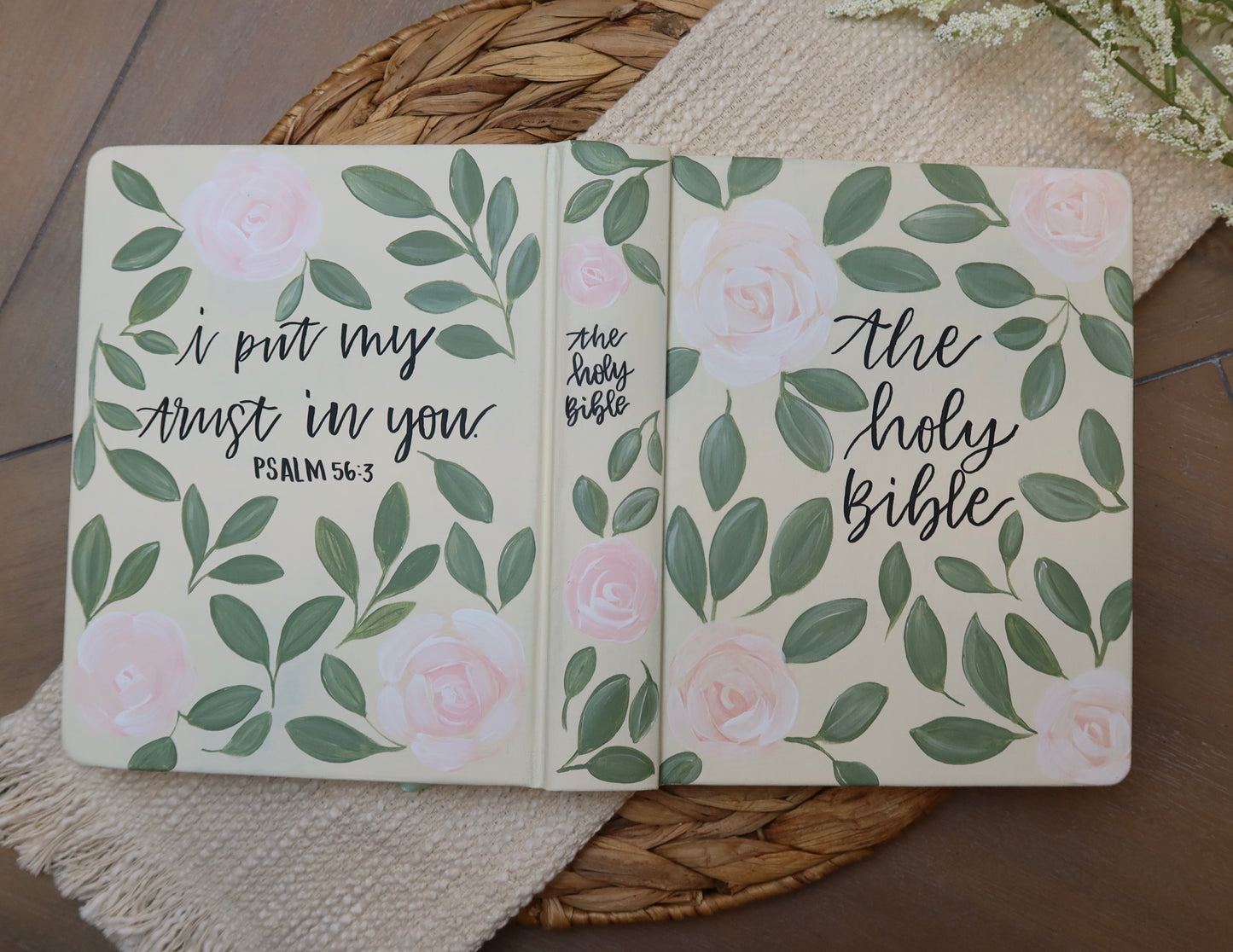 Hand Painted Bible Rosas